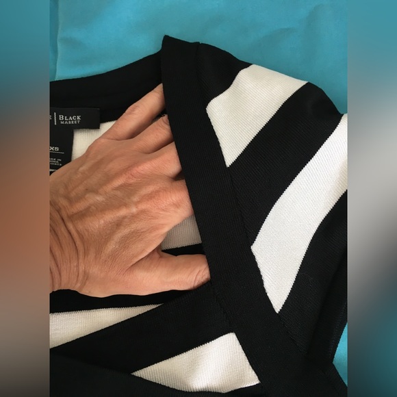 EUC WHBM beautiful black/white stripped fitted bodycon cap sleeve top. - Picture 5 of 11